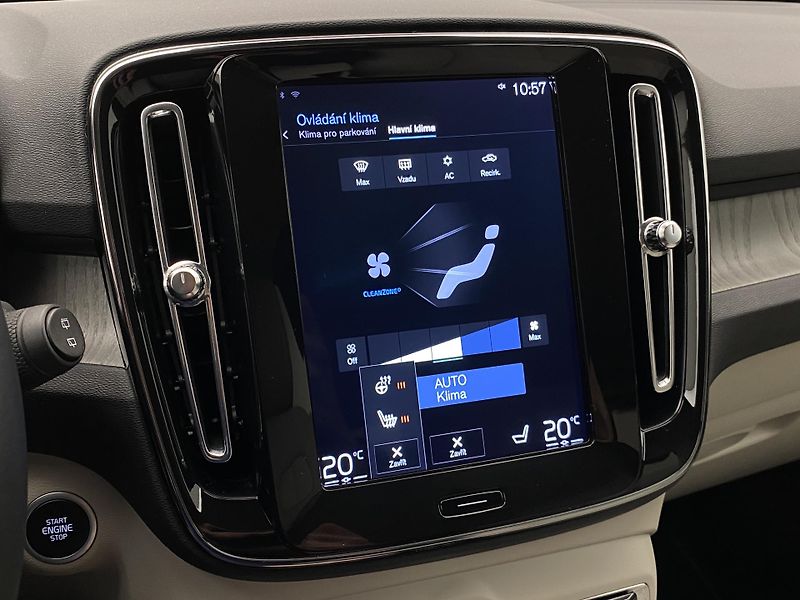 Volvo XC40 D4 AWD INSCRIPTION REZERVACE - fotka 40 z 44