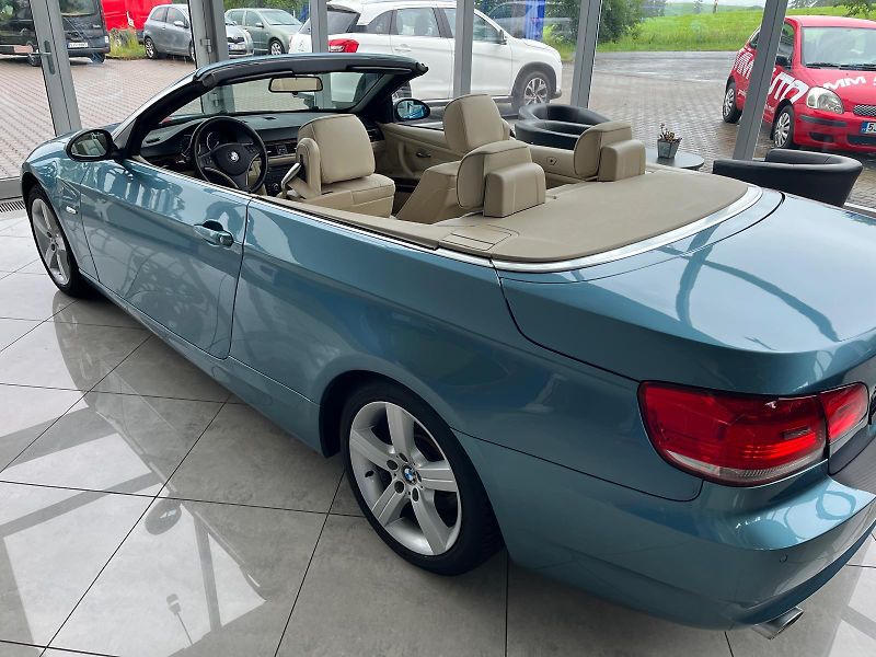 BMW Řada 3 320 i  E93  Cabrio  - fotka 4 z 14
