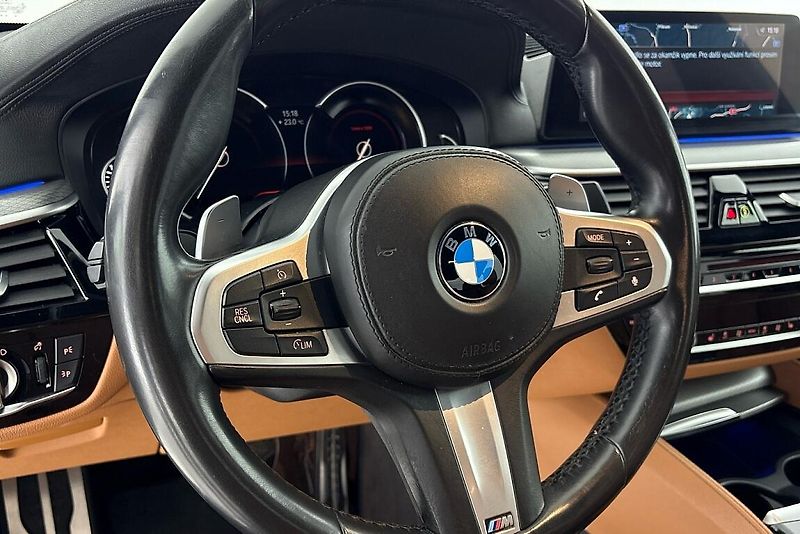 BMW Řada 5 540i xDrive - fotka 22 z 24