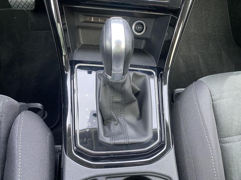 Volkswagen Touran 1.4 TSI 110kW-HIGHLINE - DSG - fotka 30 z 48
