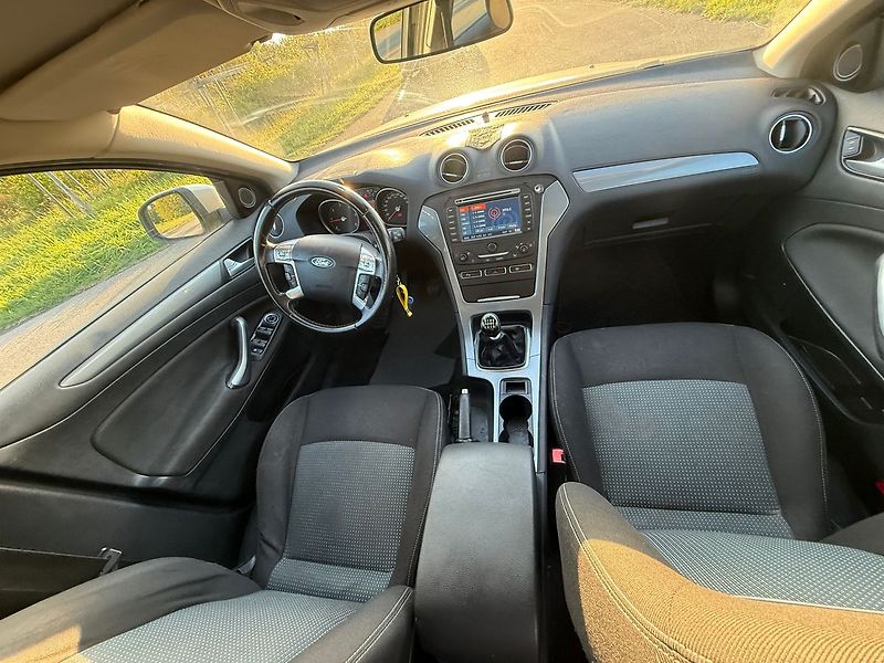 Ford Mondeo 2,0 TDI KOMBI TAŽNÉ 2X KOLA - fotka 8 z 13