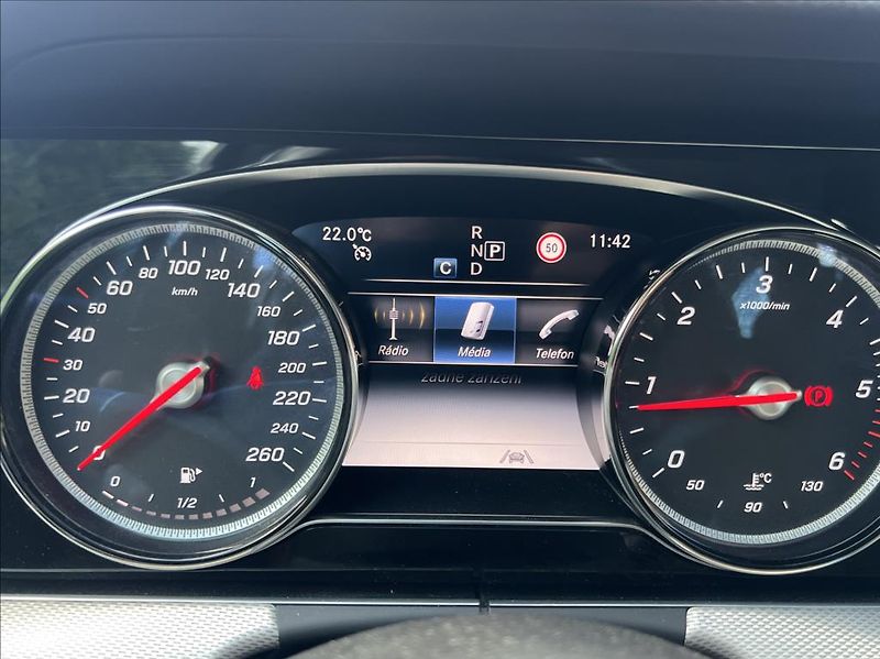 Mercedes-Benz Třídy E 2,0 E 220 d / 9G-TRONIC - fotka 32 z 48