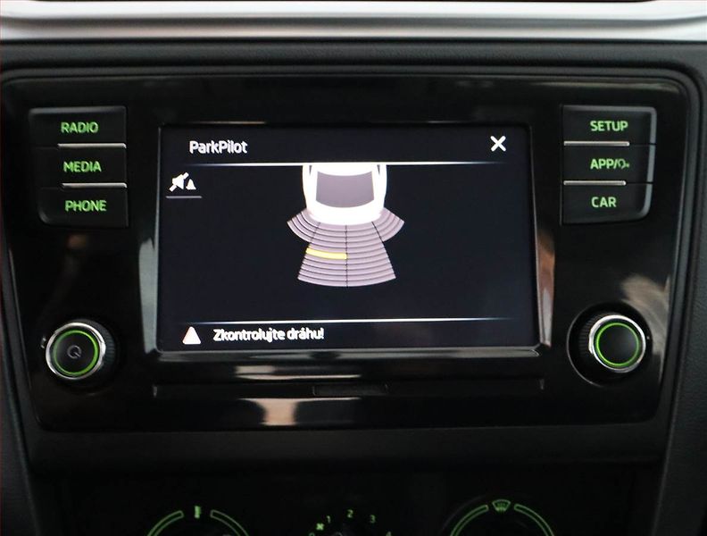Škoda Rapid (2019) 1.0 TSI, Park. senzory - fotka 17 z 17