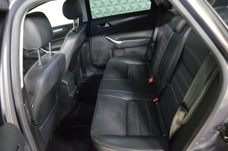 Ford Mondeo (2011) 2.0 TDCi - fotka 17 z 20