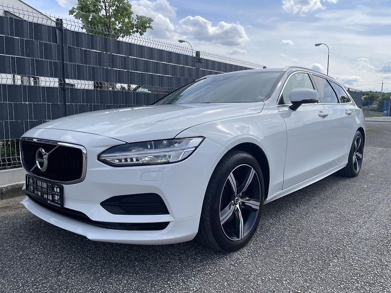 Volvo V90 (2019) 2.0 D4 140kW MOMENTUM - fotka 31 z 32