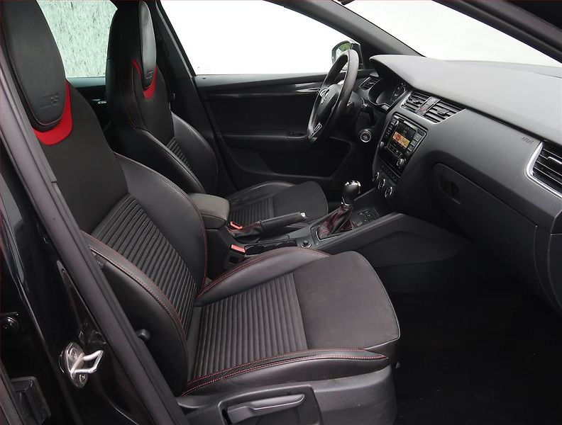 Škoda Octavia (2015) RS 2.0 TSI, Automat, Kůže - fotka 9 z 22