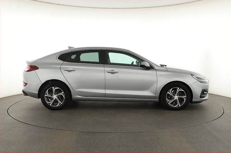 Hyundai i30 (2024) Style 1.5 T-GDI MHEV - fotka 6 z 13