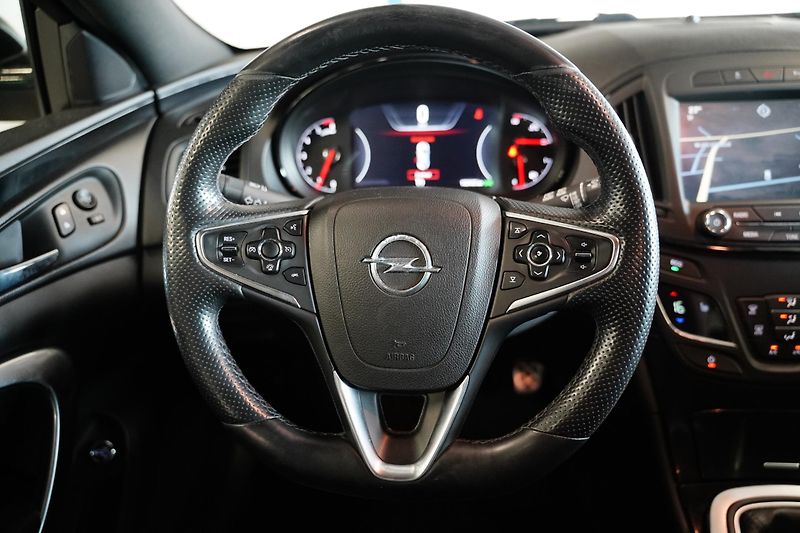 Opel Insignia - fotka 17 z 25