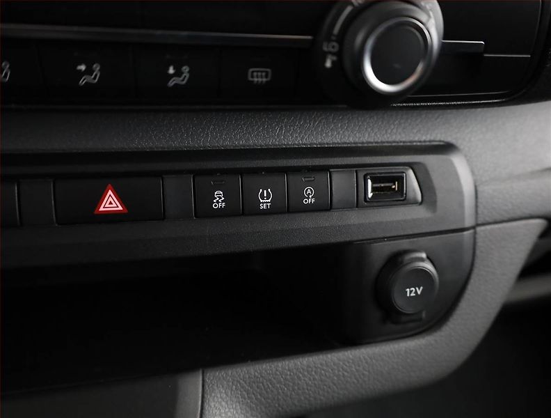 Peugeot Expert (2018) 2.0 BlueHDi, Bus, 8Míst, ČR - fotka 10 z 17