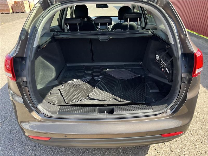 Kia Ceed 1,6 CRDi ČR KLIMA KAMERA NAVI - fotka 37 z 45