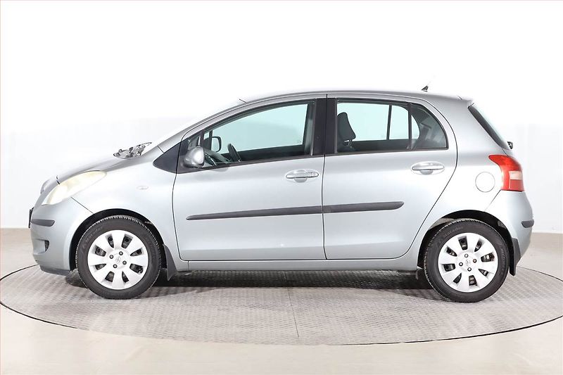 Toyota Yaris (2007) 1.3 VVT-i, Automat - fotka 3 z 17