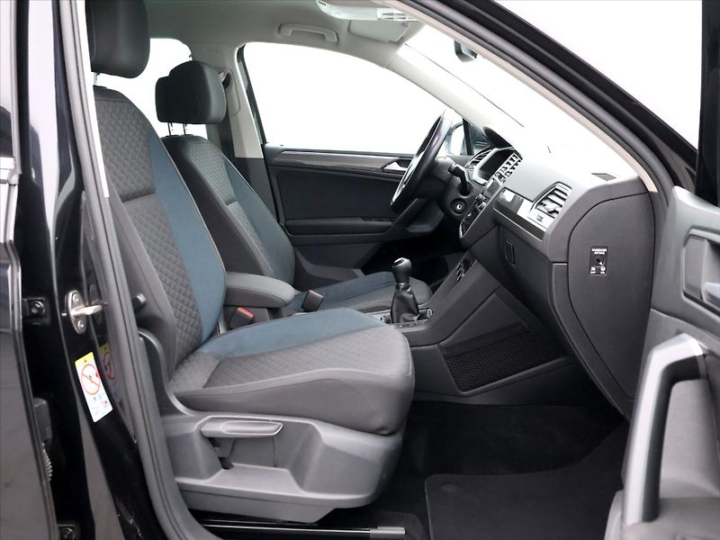 Volkswagen Tiguan 1,5 TSI 110kW LED Virtual Navi - fotka 12 z 39