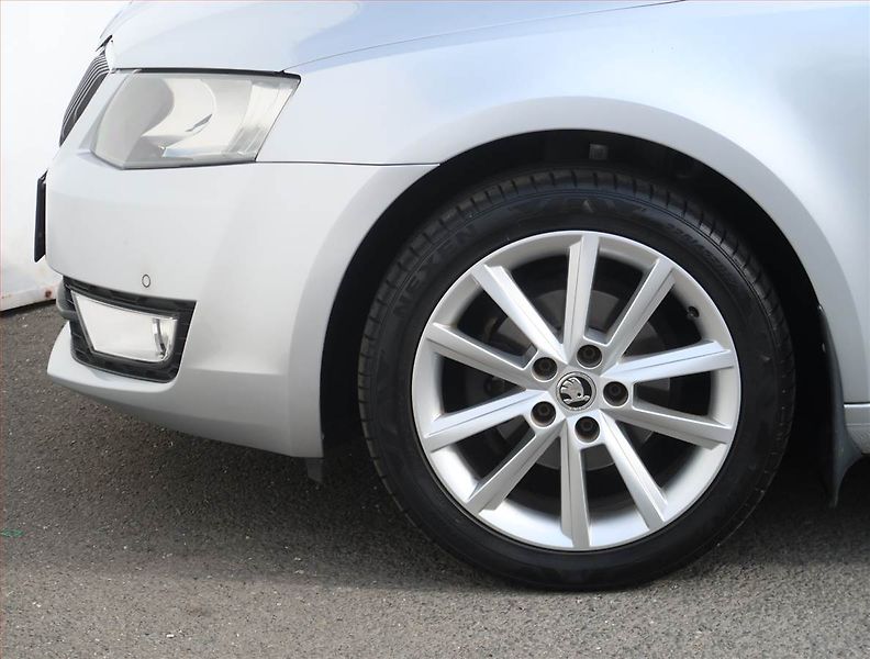 Škoda Octavia (2014) Elegance 1.2 TSI, Serv.kniha - fotka 14 z 19