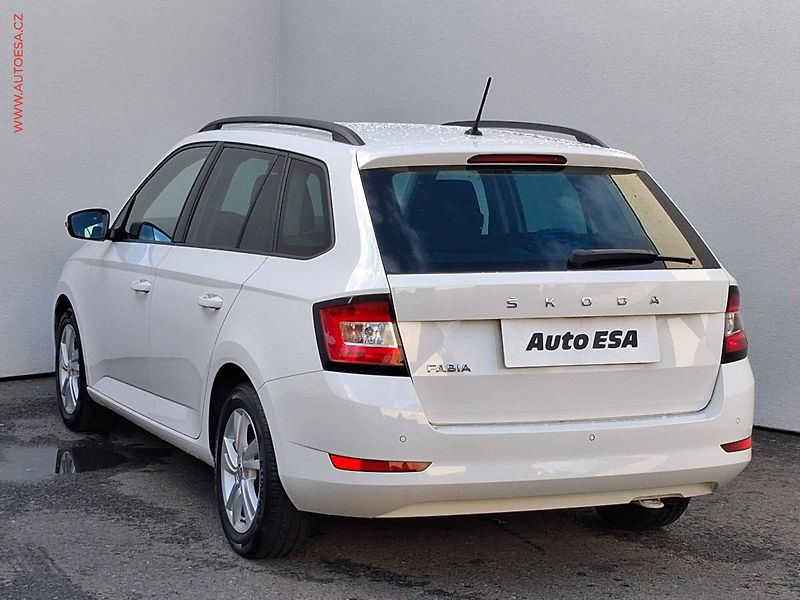 Škoda Fabia (2023) 1.0 TSi, 2.maj,ČR, Ambition - fotka 6 z 17