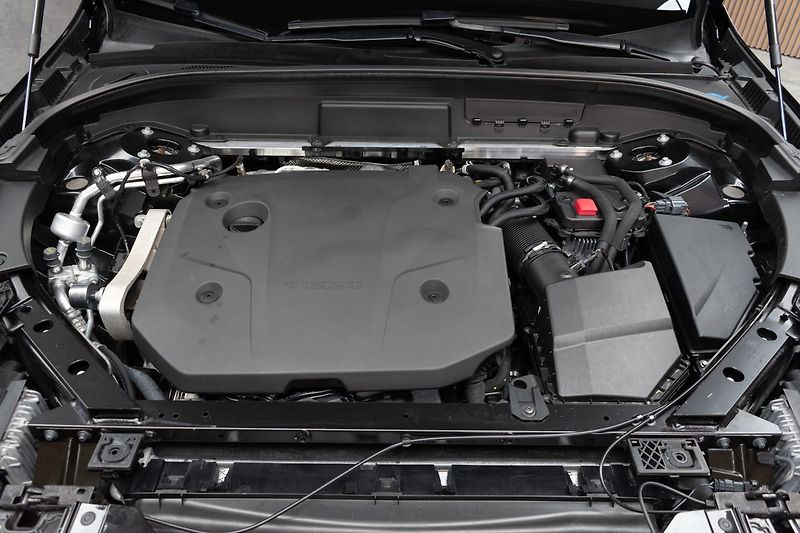 Volvo XC60 B4 AWD KESSY*MATRIX*VÝHŘEV* - fotka 28 z 32