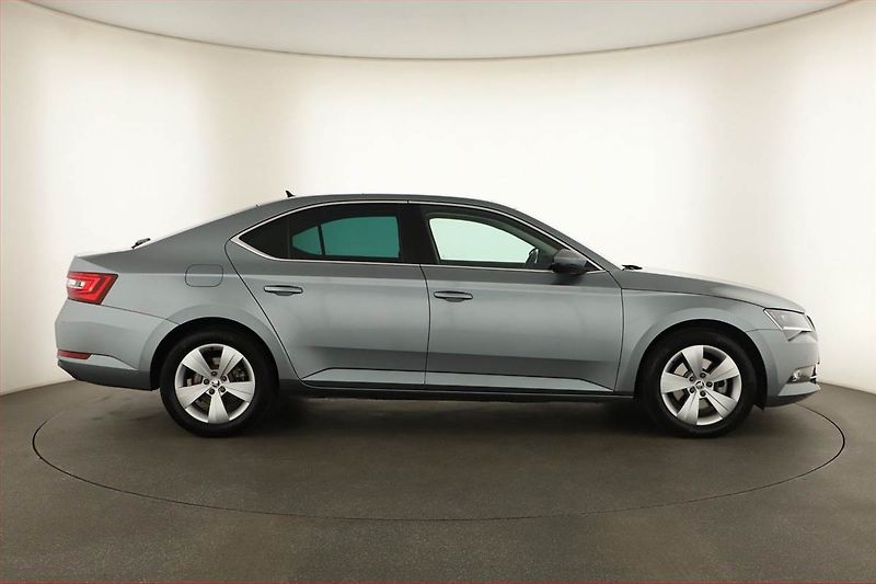 Škoda Superb (2017) 1.8 TSI, Automat, Navi - fotka 6 z 18