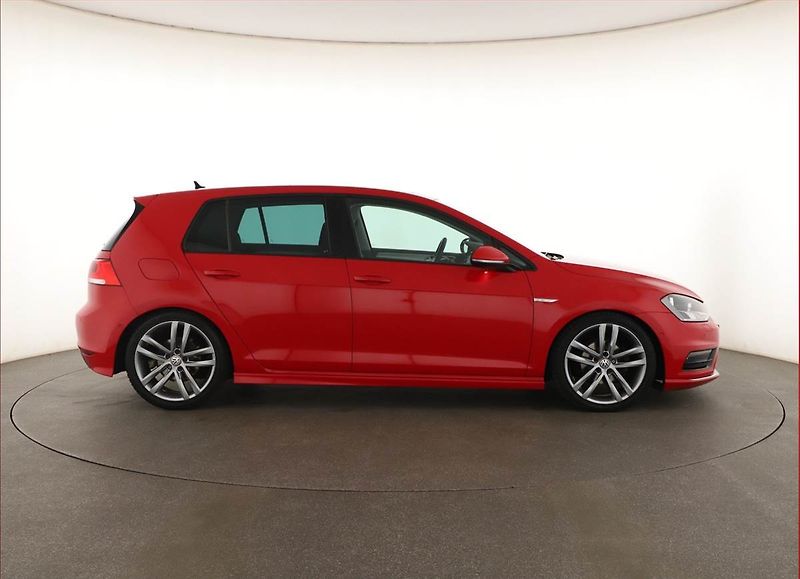 Volkswagen Golf (2014) 1.2 TSI, Navi, Tempomat - fotka 6 z 17