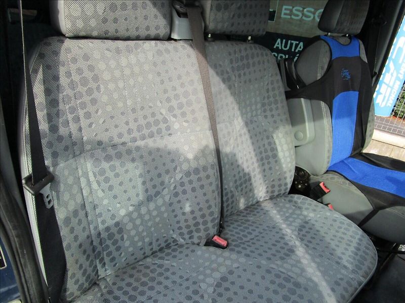 Ford Transit 260S 2.2TDCi Klima, 6 míst - fotka 17 z 39