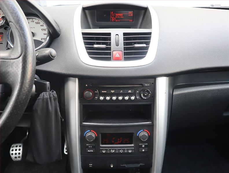 Peugeot 207 (2012) 1.4 HDI, Serv.kniha, Tempomat - fotka 12 z 15