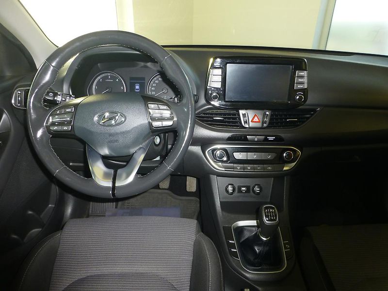 Hyundai i30 (2021) 1,6CRDI*ALU*AC**PARK.S**KAMERA - fotka 16 z 30