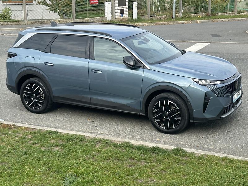 Peugeot 5008 (2025) ALLURE hybrid eDCS6 7míst 1maj - fotka 8 z 36