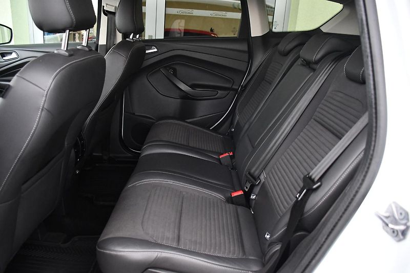Ford Kuga 2,0TDCi AUT. A/C ČR TAŽNÉ - fotka 17 z 39