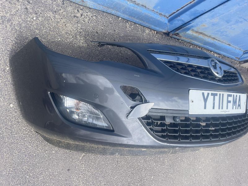 Opel Astra (2012) přední nárazník  - fotka 3 z 6