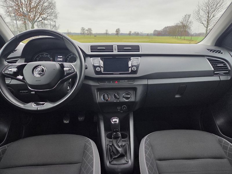 Škoda Fabia (2021) 1.0 TSI 70kW Ambition, CZ, DPH - fotka 15 z 19
