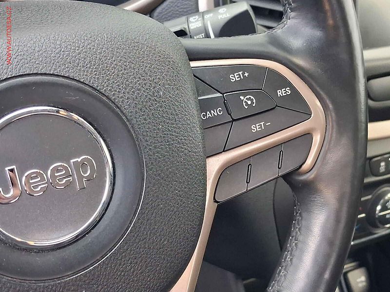 Jeep Cherokee (2015) 2.0 MJT 4x4, Limited, AT, - fotka 14 z 20