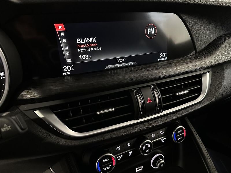 Alfa Romeo Stelvio 2.2JTDM 154kW Q4 SUPER 2XKOLA - fotka 19 z 40