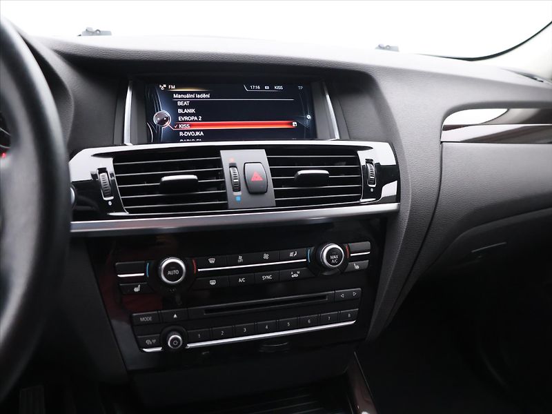 BMW X3 2,0 xDrive20i 135kW X-line DPH - fotka 20 z 32
