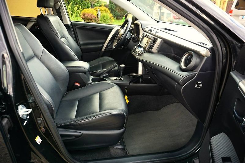 Toyota RAV4 (2015) 110 kW - fotka 21 z 46
