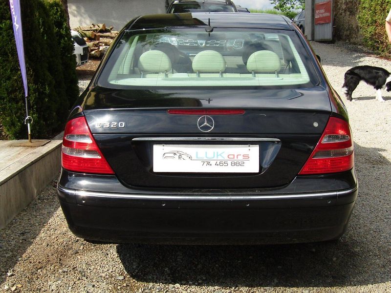 Mercedes-Benz Třídy E (2005) E 320 165kW AUTOMAT BEZ MĚCHŮ - fotka 12 z 35