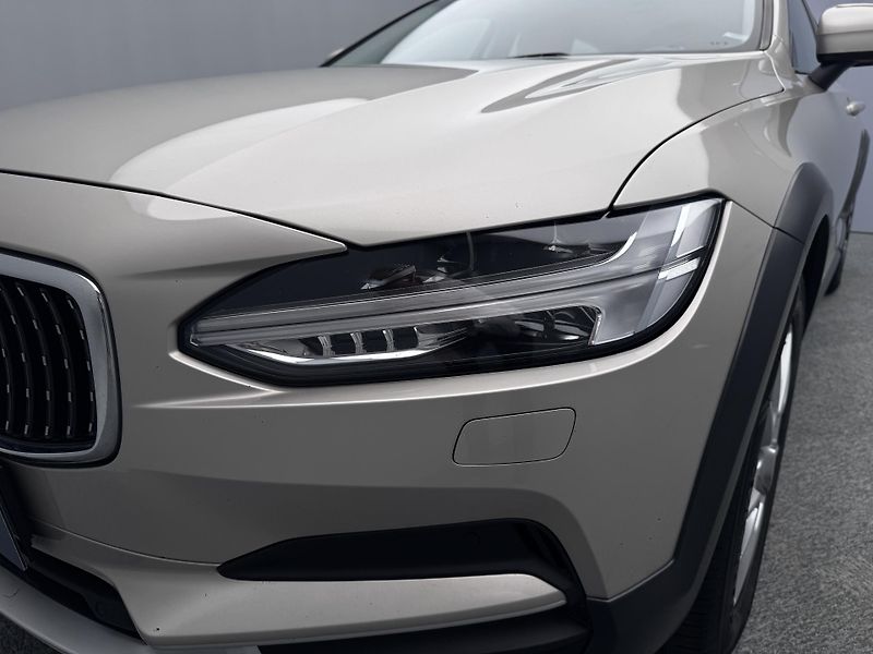 Volvo V90 CC D4 AWD MOMENTUM AUT - fotka 18 z 46