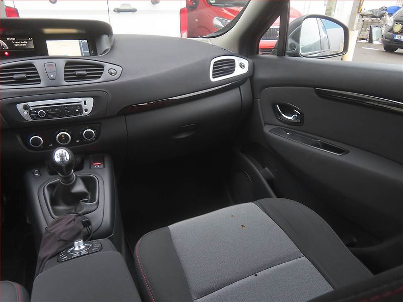 Renault Grand Scénic (2012) 1.5 dCi, 7 míst, Navi - fotka 8 z 17