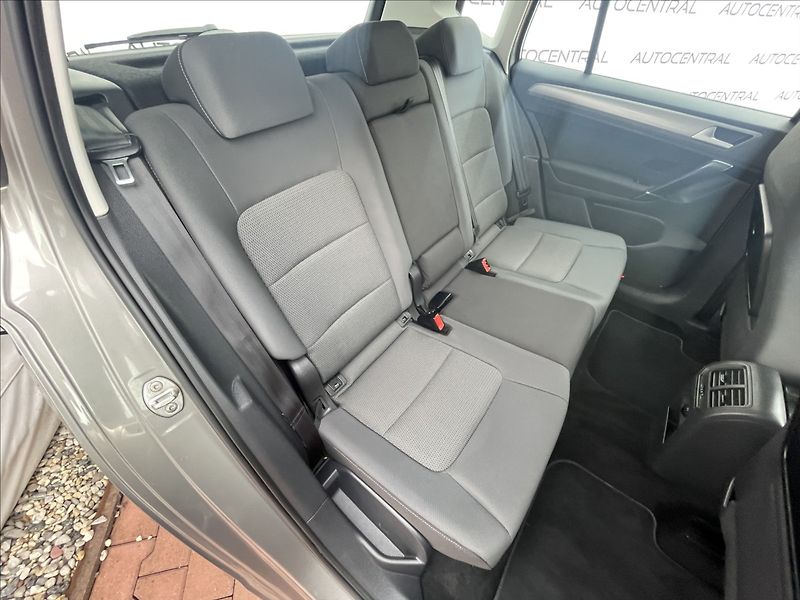 Volkswagen Golf Sportsvan 1,2 TSi,STK 8/28,serv.kn. - fotka 24 z 26