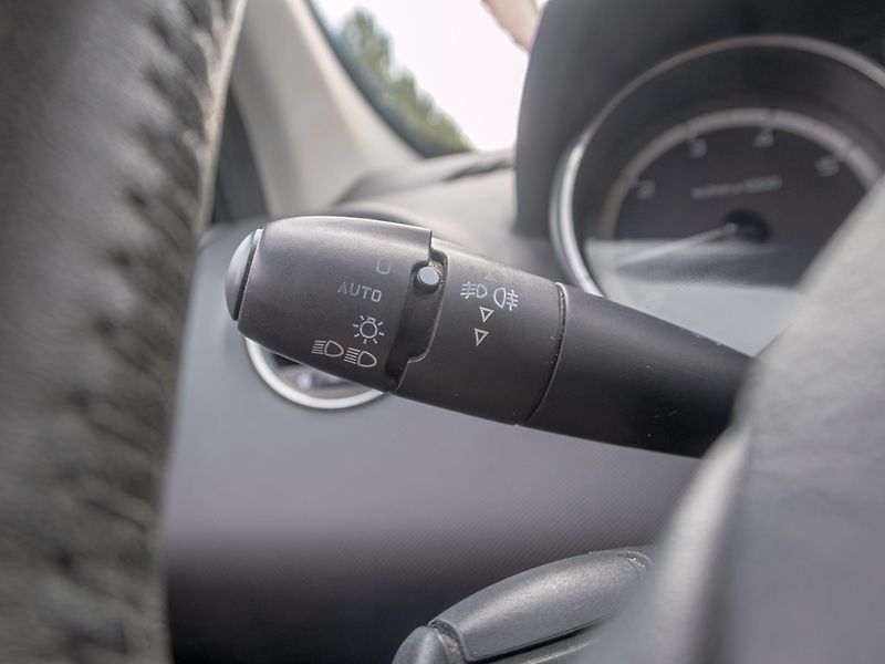 Peugeot 308 (2008) 1.6i 88KW 3DV – 2x KOLA - fotka 15 z 36