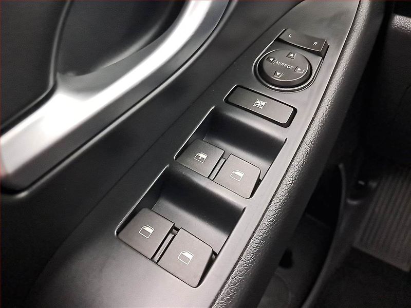 Hyundai i30 (2018) Comfort 1.4 T-GDI, Serv.kniha - fotka 15 z 16