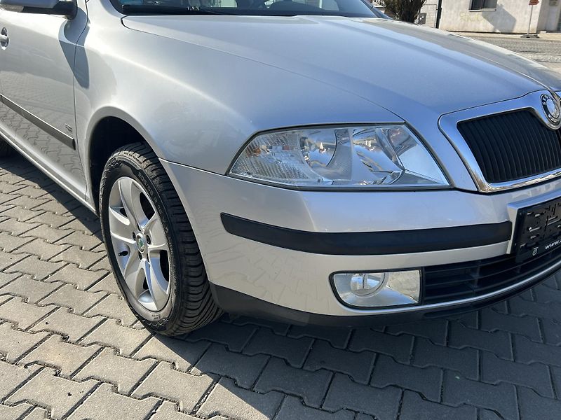 Škoda Octavia 1,9TDi DSG combi Team Edition - fotka 8 z 50