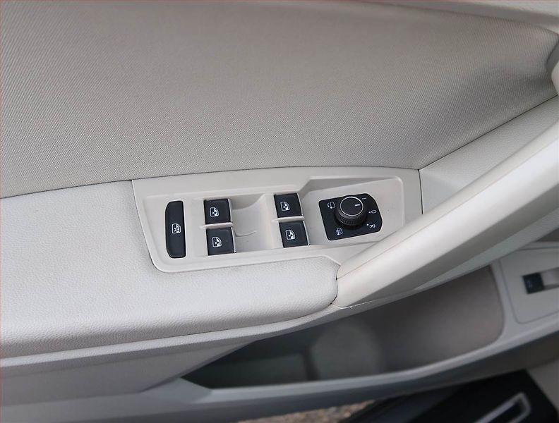 Volkswagen Tiguan (2023) Elegance 2.0 TDI, digi klima - fotka 31 z 32