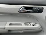 Volkswagen Touran (2004) 2.0 TDI 103 kW DSG Highline - náhled 15
