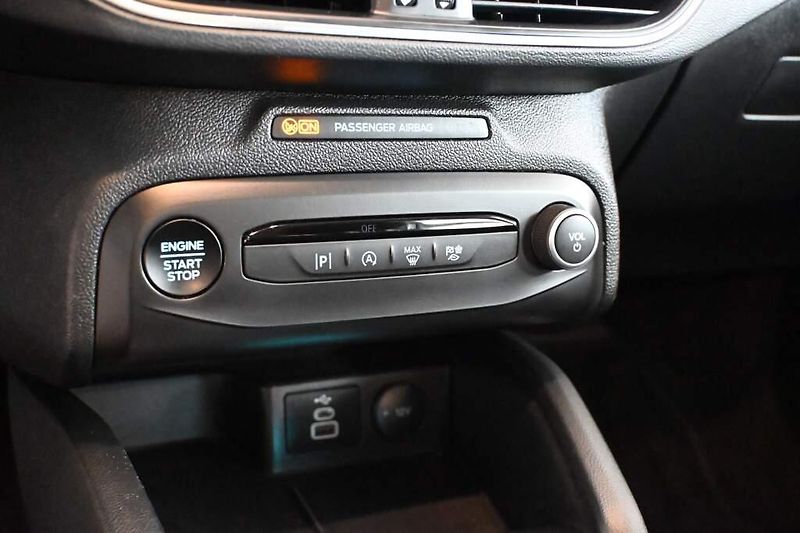 Ford Focus (2023) 1.5 LED TITANIUM Kamera 8AT EC - fotka 20 z 28