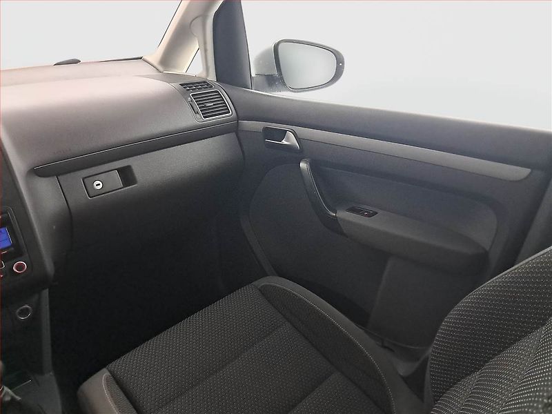 Volkswagen Touran (2011) 2.0 TDI, po STK, udržované - fotka 8 z 15