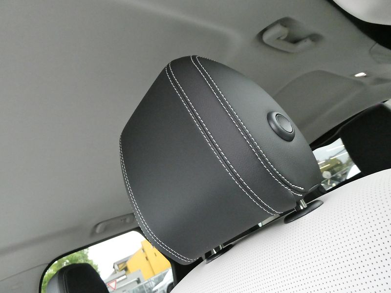 Land Rover Discovery (2026) 5 3,0  S D250 - fotka 11 z 39