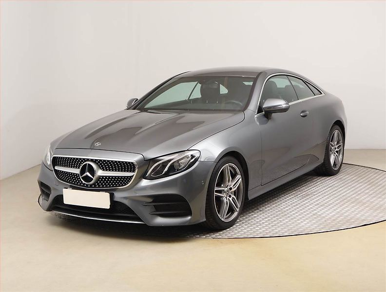 Mercedes-Benz Třídy E (2018) AMG Paket E 200 - fotka 2 z 26
