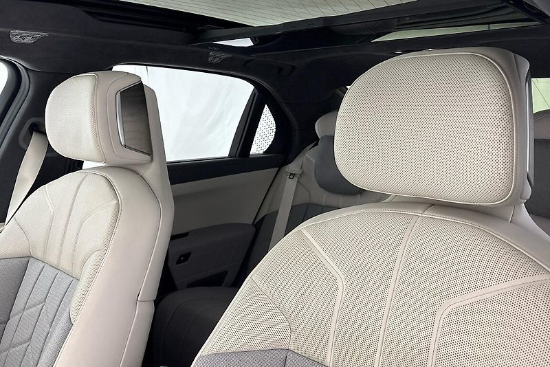 BMW i7 xDrive60 - fotka 14 z 27