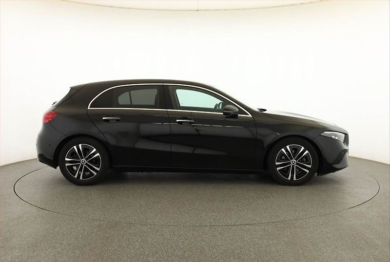 Mercedes-Benz Třídy A (2024) A 200 d - fotka 6 z 23