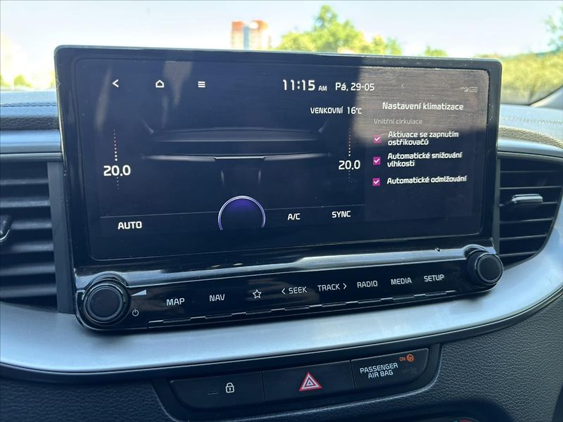 Kia Ceed 1,5 TGDi 118kW AT TOP NAVI - fotka 24 z 44