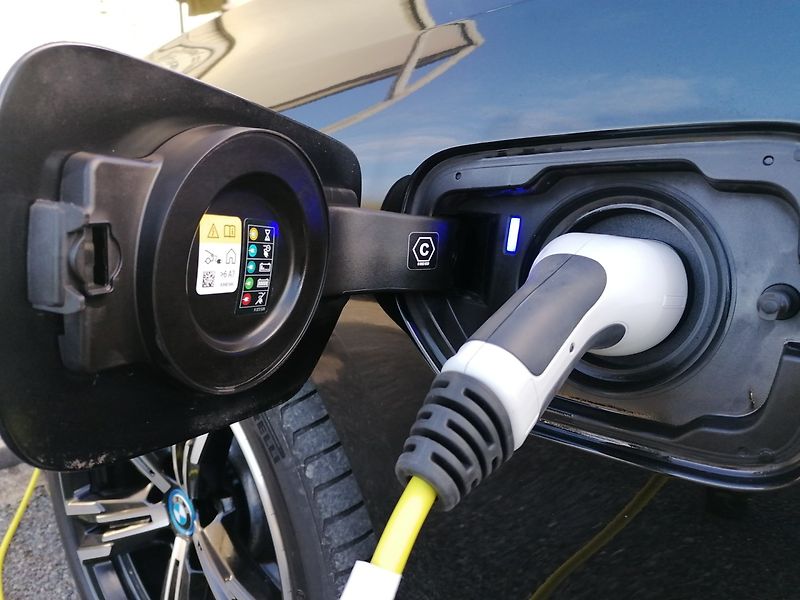 BMW Řada 3 (2023) 320e M-Sport PHEV - fotka 38 z 47