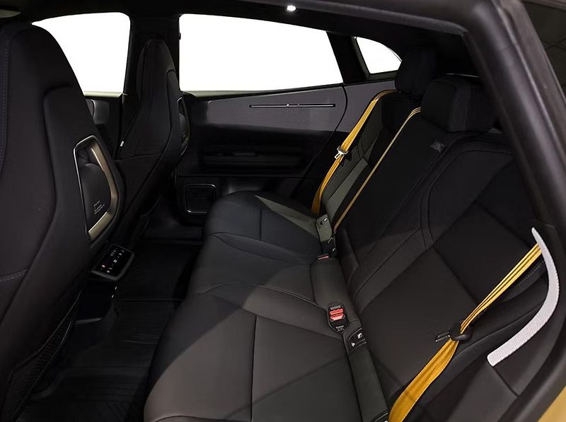 Polestar 4 Long Range AWD Performance - fotka 7 z 12